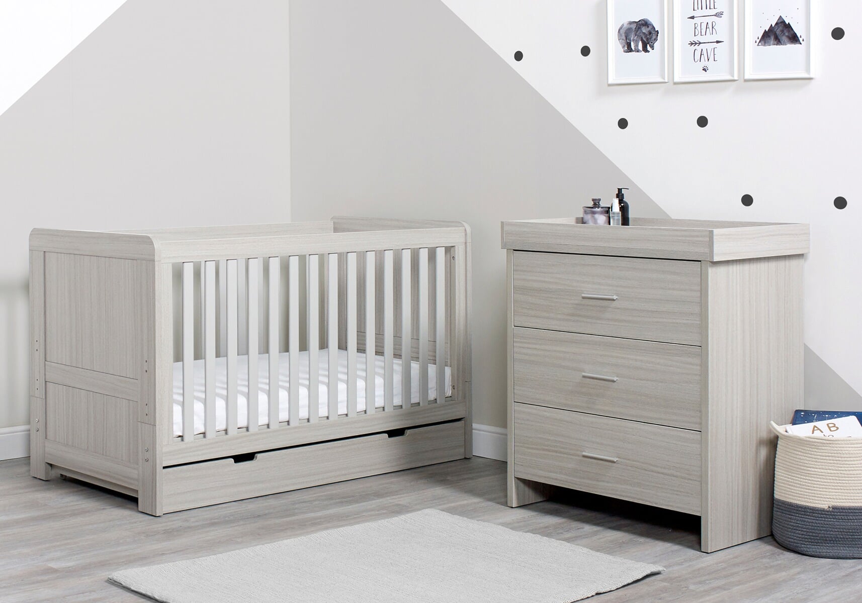 Cot change table and drawers outlet set