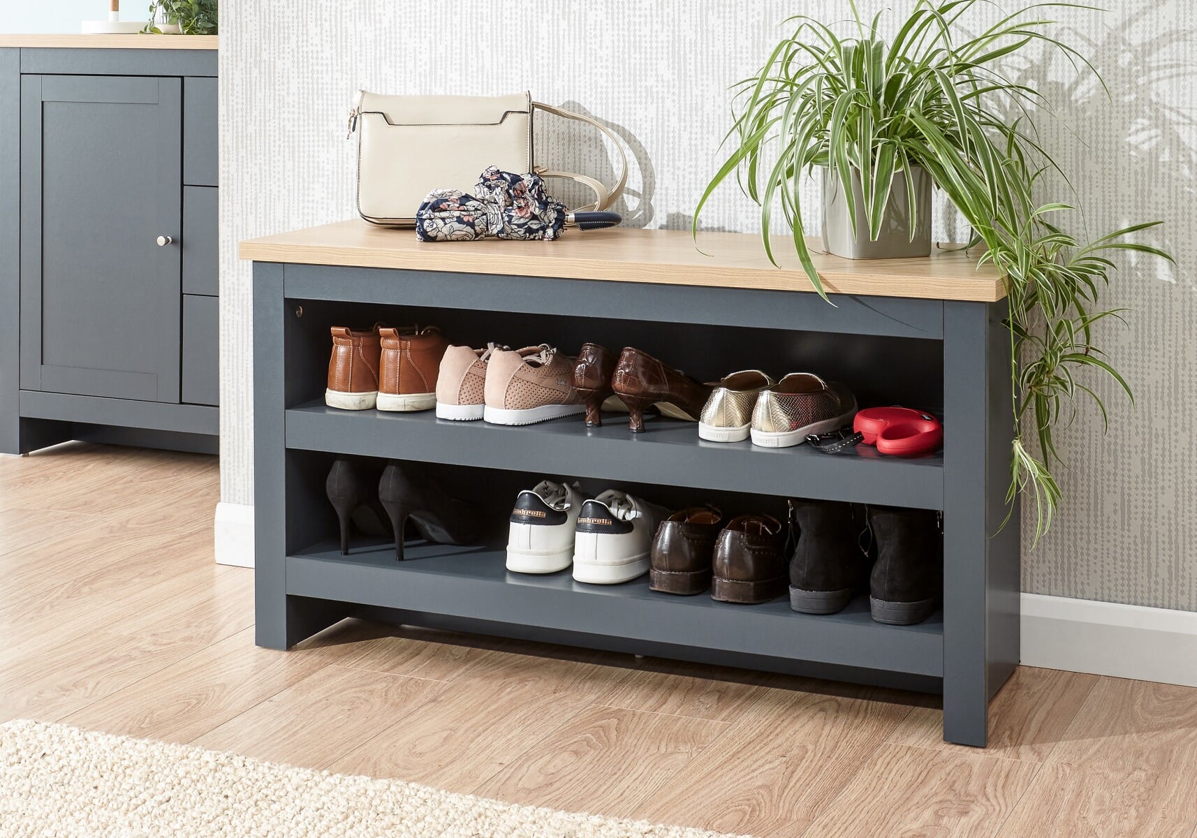 Simple store shoe cabinet