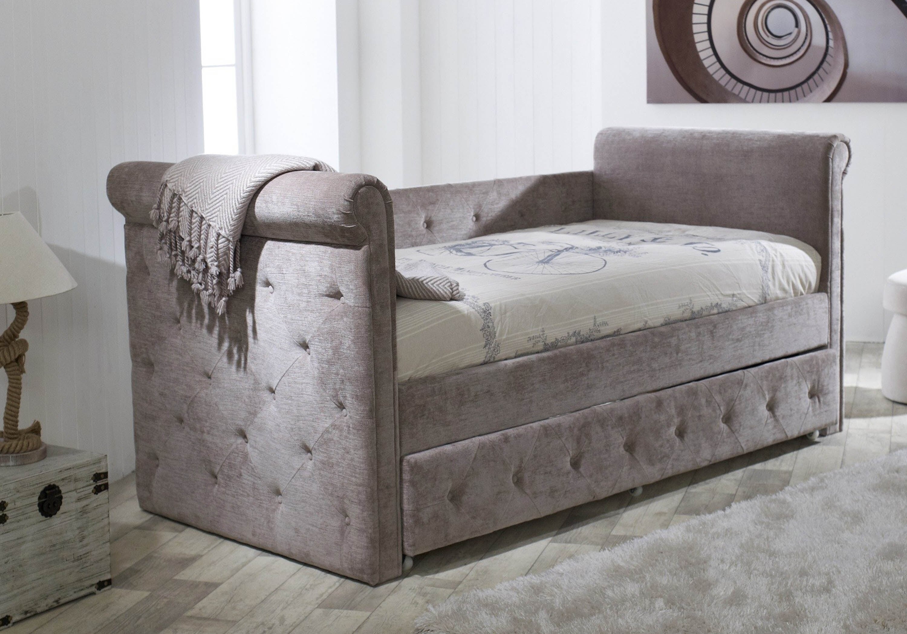 Elegant daybed deals with trundle